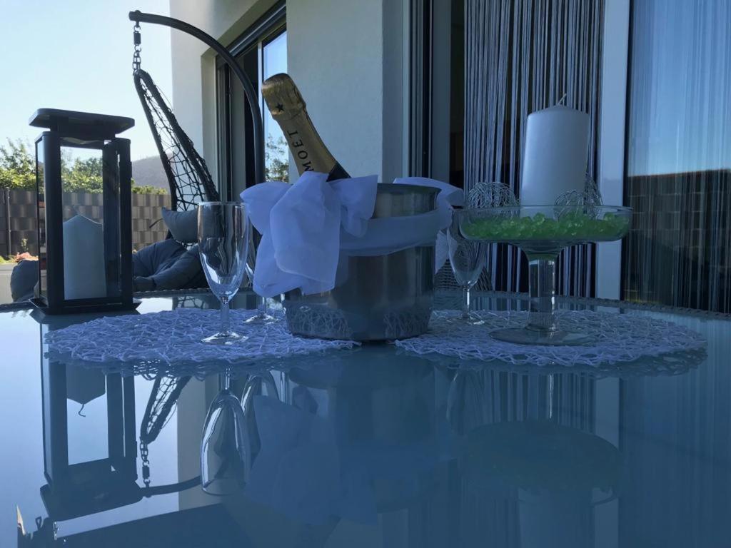 Hedonist-Luxury 2 Bedroom Apartment With Private Hot Tub, Garden And Free Parking トロギール エクステリア 写真