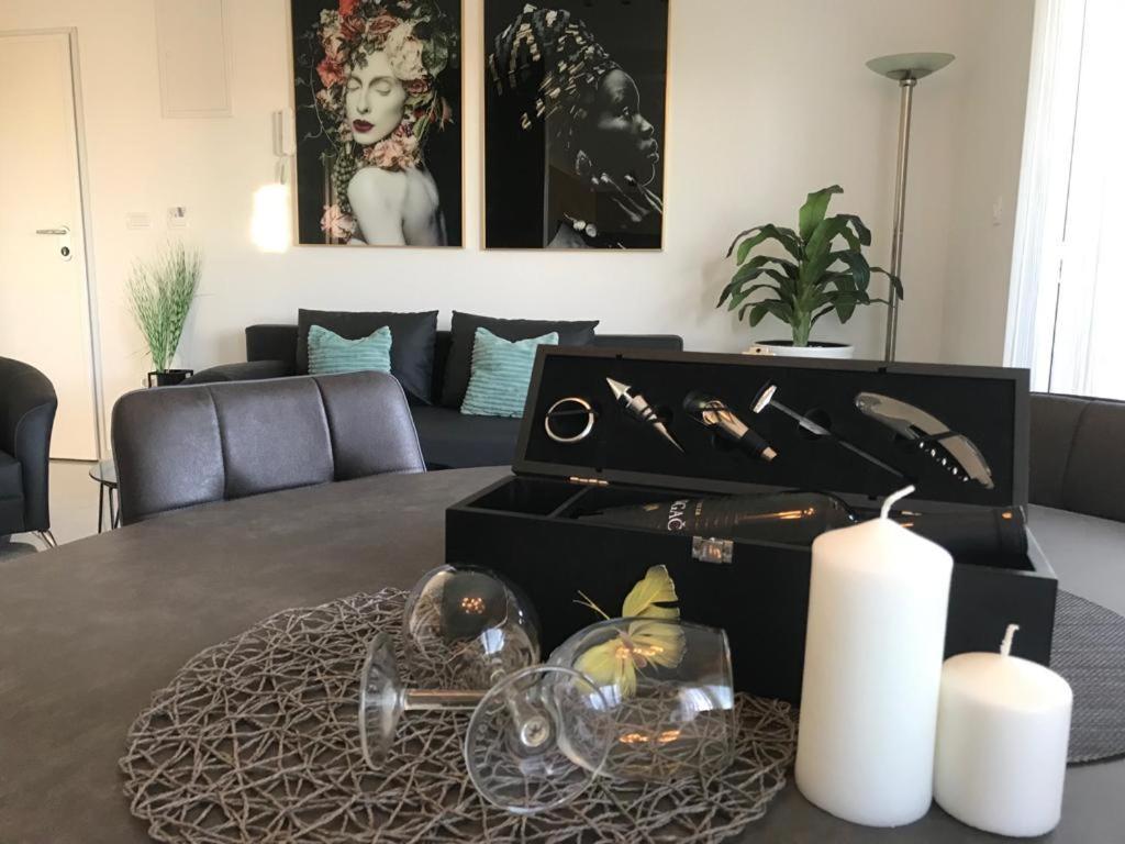 Hedonist-Luxury 2 Bedroom Apartment With Private Hot Tub, Garden And Free Parking トロギール エクステリア 写真