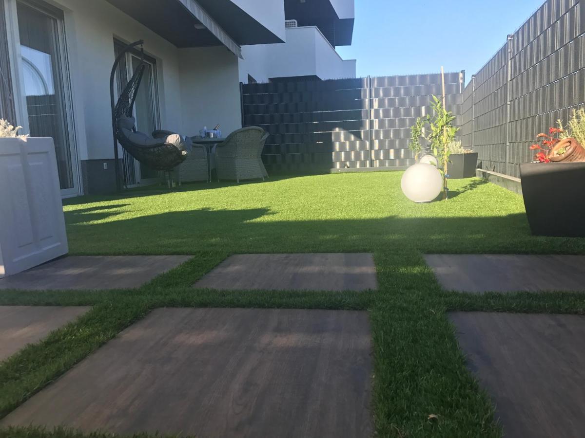 Hedonist-Luxury 2 Bedroom Apartment With Private Hot Tub, Garden And Free Parking トロギール エクステリア 写真