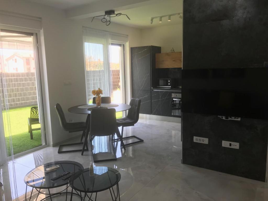 Hedonist-Luxury 2 Bedroom Apartment With Private Hot Tub, Garden And Free Parking トロギール エクステリア 写真