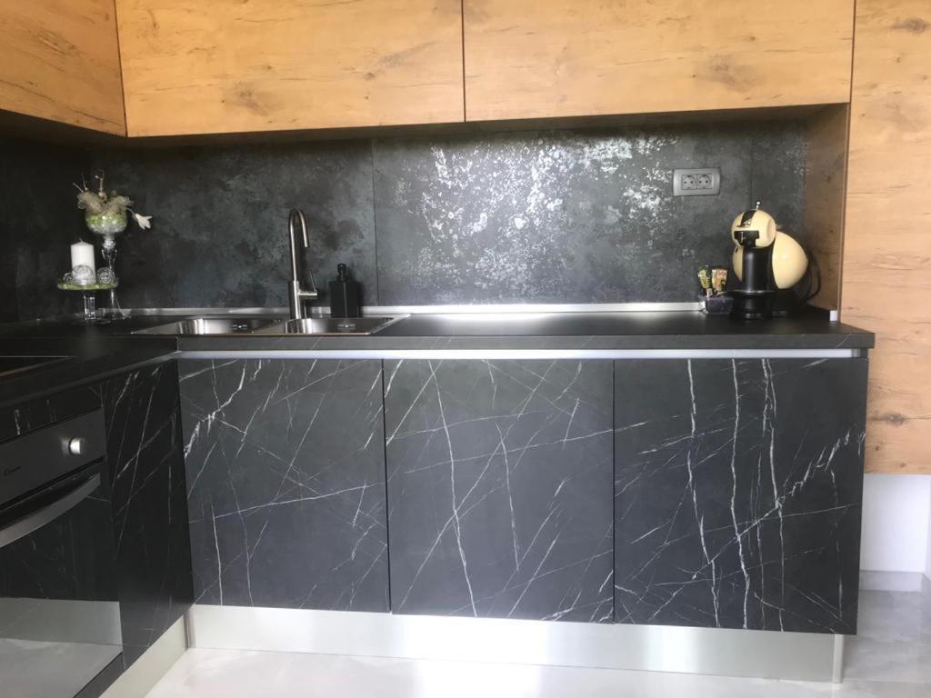 Hedonist-Luxury 2 Bedroom Apartment With Private Hot Tub, Garden And Free Parking トロギール エクステリア 写真