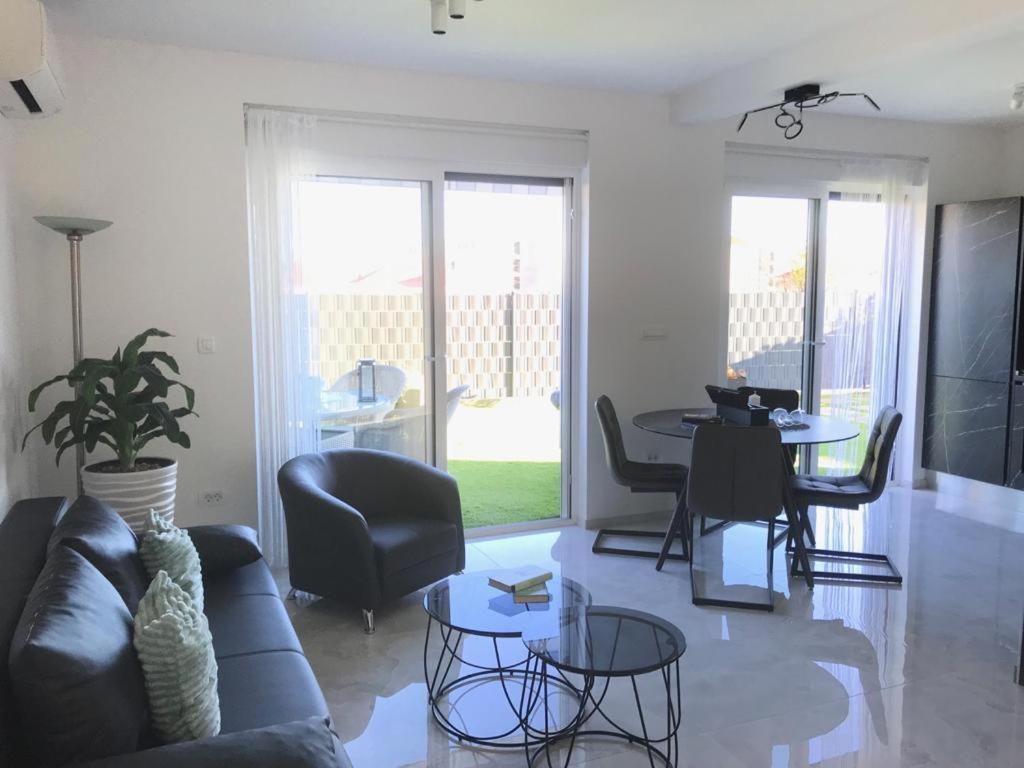 Hedonist-Luxury 2 Bedroom Apartment With Private Hot Tub, Garden And Free Parking トロギール エクステリア 写真