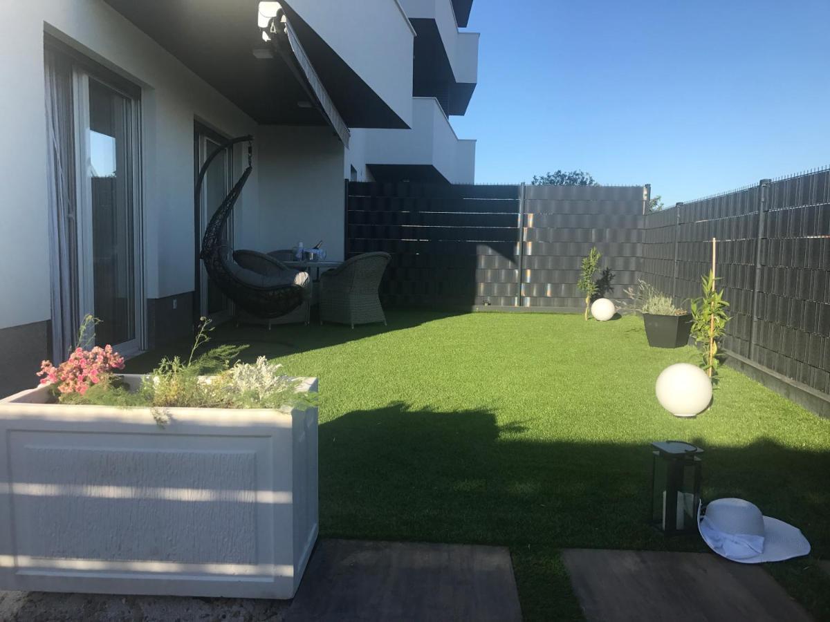 Hedonist-Luxury 2 Bedroom Apartment With Private Hot Tub, Garden And Free Parking トロギール エクステリア 写真