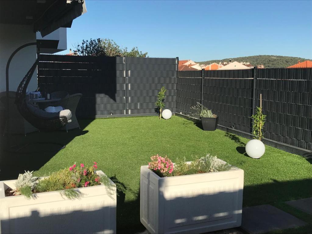 Hedonist-Luxury 2 Bedroom Apartment With Private Hot Tub, Garden And Free Parking トロギール エクステリア 写真