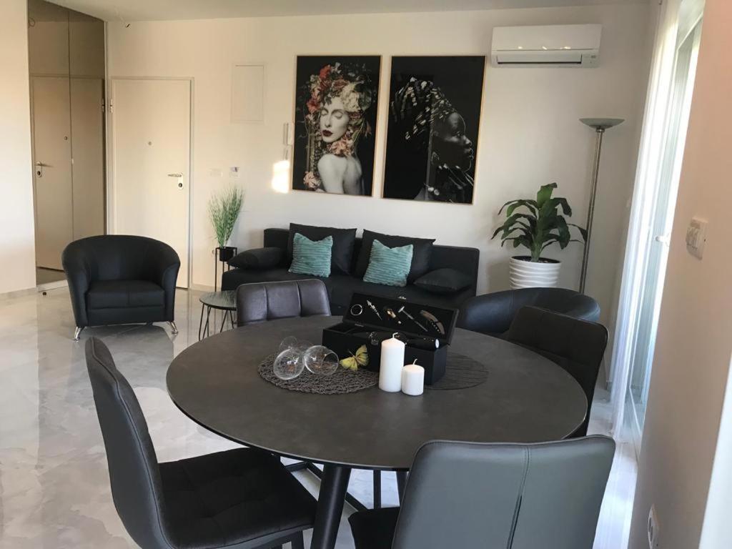 Hedonist-Luxury 2 Bedroom Apartment With Private Hot Tub, Garden And Free Parking トロギール エクステリア 写真