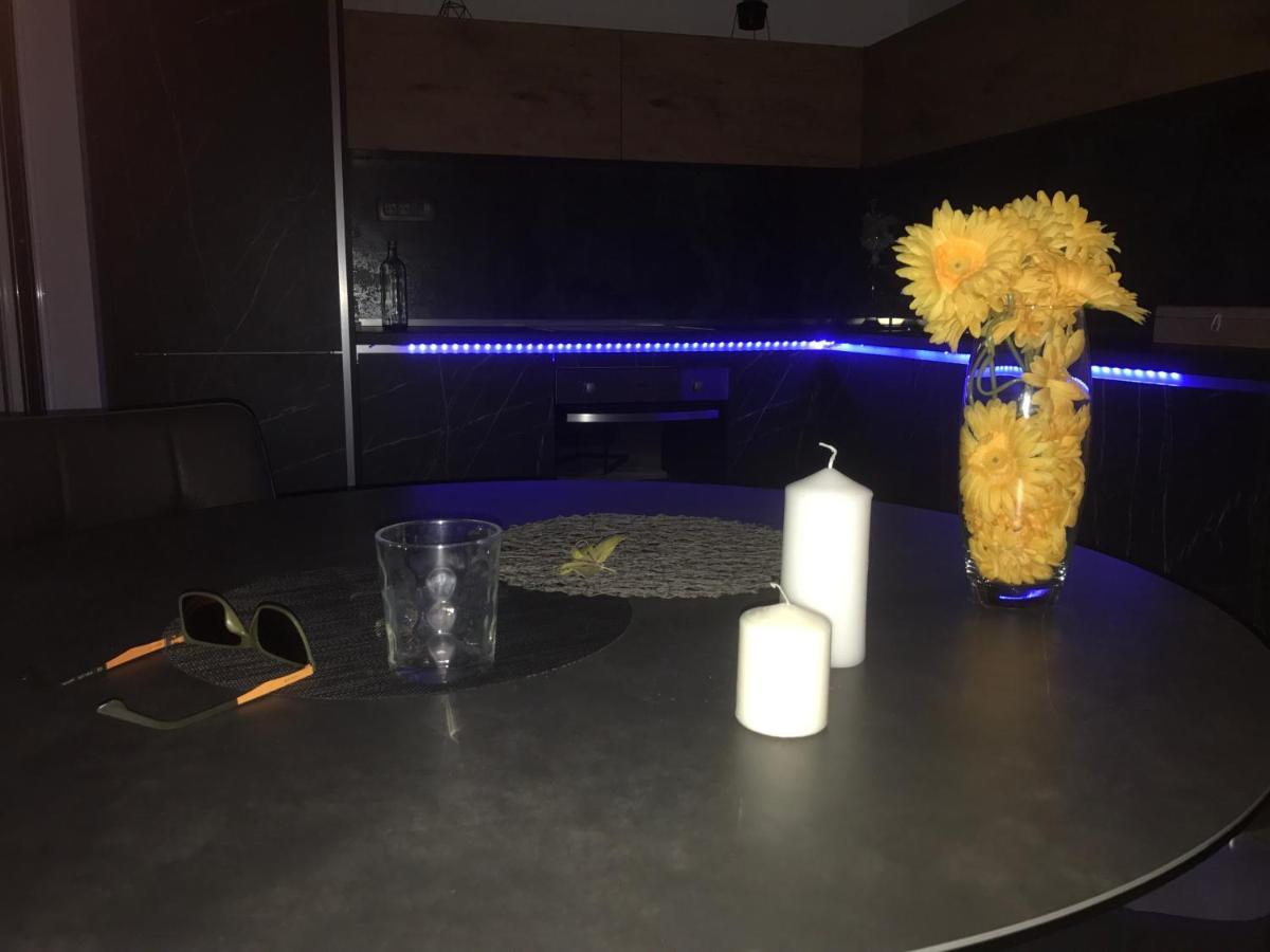 Hedonist-Luxury 2 Bedroom Apartment With Private Hot Tub, Garden And Free Parking トロギール エクステリア 写真