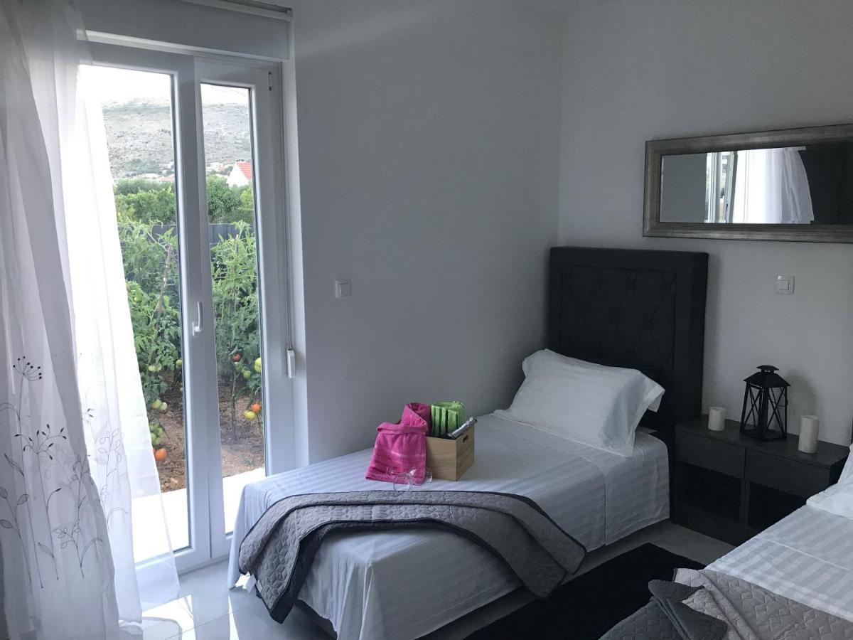 Hedonist-Luxury 2 Bedroom Apartment With Private Hot Tub, Garden And Free Parking トロギール エクステリア 写真