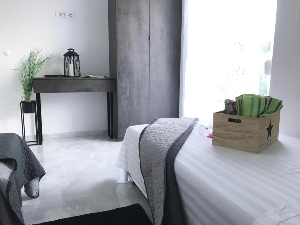 Hedonist-Luxury 2 Bedroom Apartment With Private Hot Tub, Garden And Free Parking トロギール エクステリア 写真