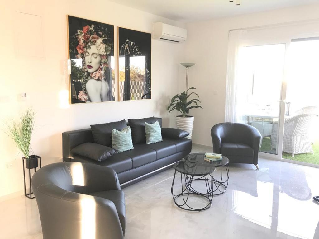 Hedonist-Luxury 2 Bedroom Apartment With Private Hot Tub, Garden And Free Parking トロギール エクステリア 写真