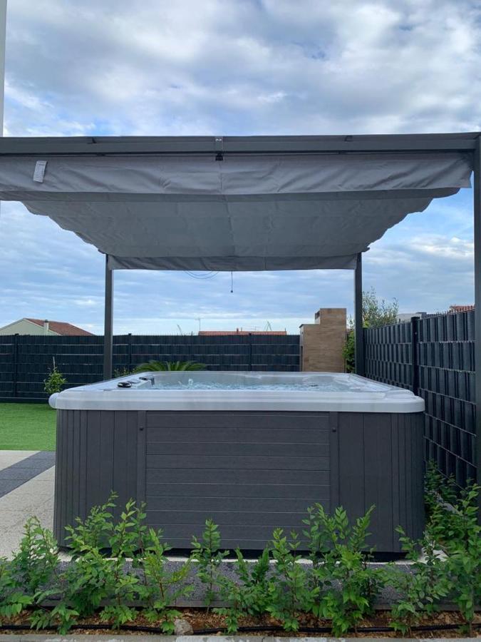 Hedonist-Luxury 2 Bedroom Apartment With Private Hot Tub, Garden And Free Parking トロギール エクステリア 写真