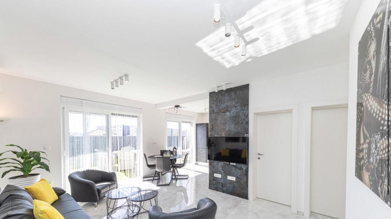 Hedonist-Luxury 2 Bedroom Apartment With Private Hot Tub, Garden And Free Parking トロギール エクステリア 写真