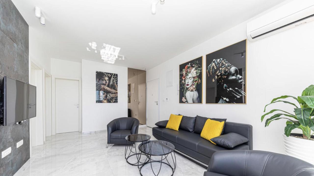 Hedonist-Luxury 2 Bedroom Apartment With Private Hot Tub, Garden And Free Parking トロギール エクステリア 写真