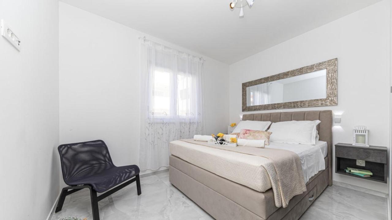 Hedonist-Luxury 2 Bedroom Apartment With Private Hot Tub, Garden And Free Parking トロギール エクステリア 写真