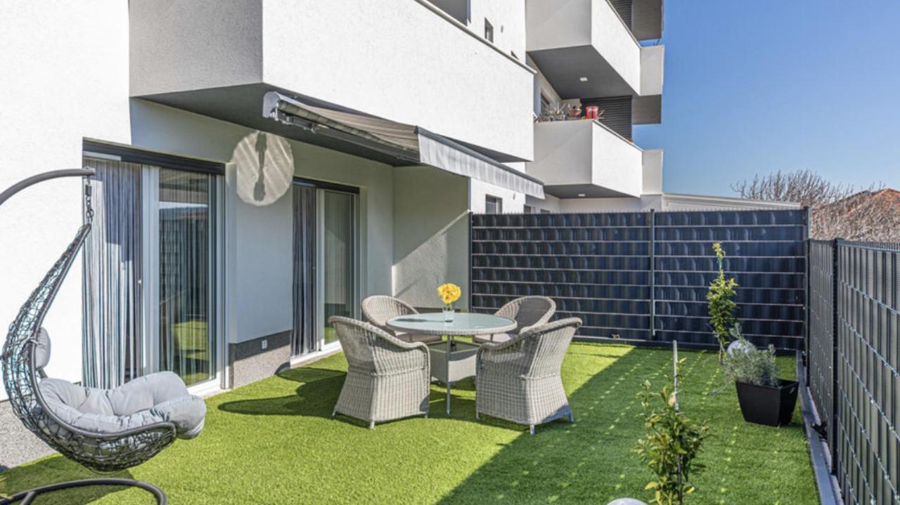 Hedonist-Luxury 2 Bedroom Apartment With Private Hot Tub, Garden And Free Parking トロギール エクステリア 写真